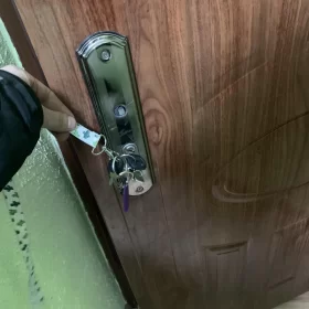 Naprawa wyrwanej klamki u klienta