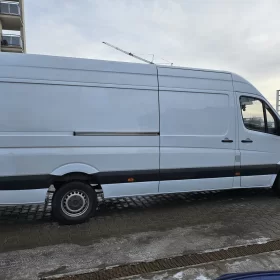 Samochód transportowy