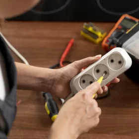 Realizacja naprawy elektrycznej