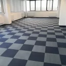 Czyszczenie wykładziny w biurowcu