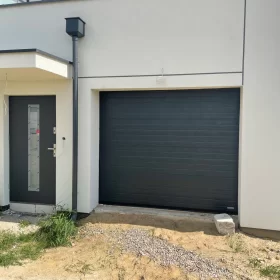 Montaż bramy garażowej u klienta