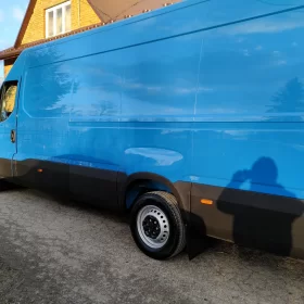 Samochód transportowy