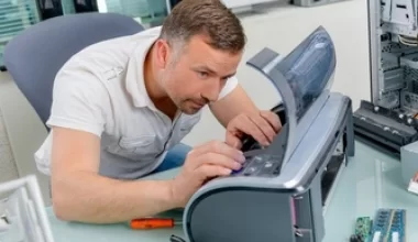 Jak wymienić toner w drukarce?