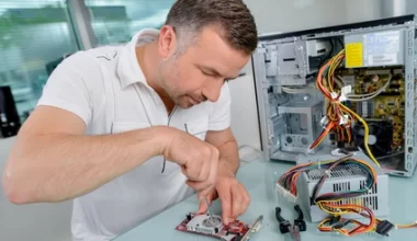 Dlaczego komputer głośno chodzi?