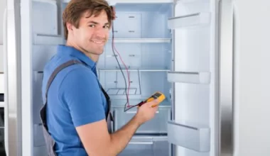 Dlaczego lodówka się nie domyka? Najczęstsze usterki drzwi lodówki