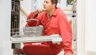 Dlaczego zmywarka nie suszy naczyń?