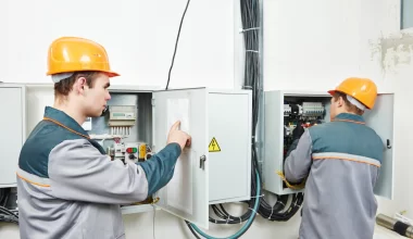 Instalacje odgromowe  - wszystko o zabezpieczaniu domowej elektryki