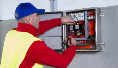 Bezpiecznik różnicowy nie chce się włączyć  - co robić?