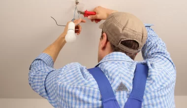 Zwarcie elektryczne  - jak się zachować?