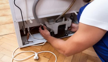 Gorący agregat w lodówce 