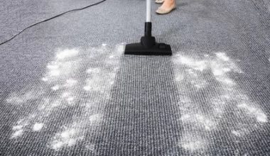 Jak usunąć plamy z dywanu? Poznaj domowe sposoby na plamy