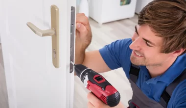 Jak wymienić zamek w drzwiach?