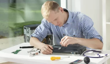 Szary ekran w laptopie