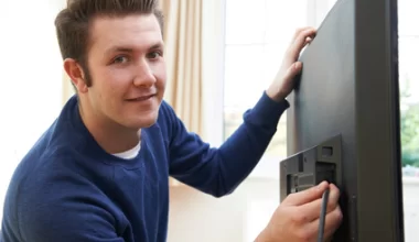 Telewizor sam zmienia głośność