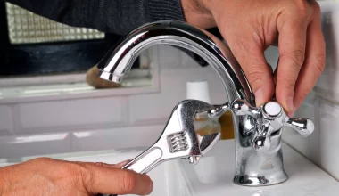 W jaki sposób wymienić kran?