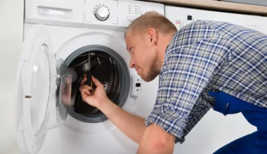 Woda w pojemniku na płyn do płukania