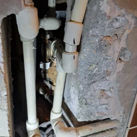 Naprawa wycieku w instalacji hydraulicznej