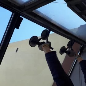 Wykonanie wymiany szyby w oknie dachowym